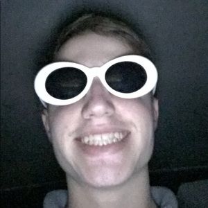 Meet your Posher, Devin